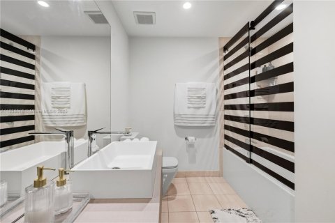Copropriété à vendre à Miami, Floride: 1 chambre, 94.95 m2 № 1825865 - photo 15