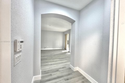 Copropriété à louer à Plantation, Floride: 3 chambres, 124.49 m2 № 1977436 - photo 2