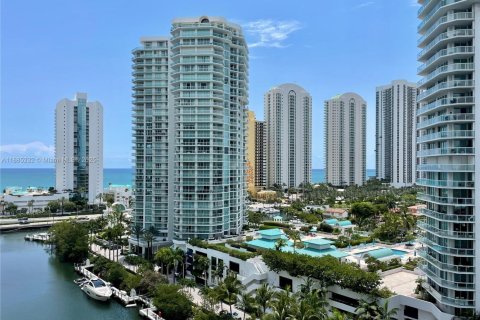 Copropriété à louer à Sunny Isles Beach, Floride: 3 chambres, 143.16 m2 № 1941886 - photo 2