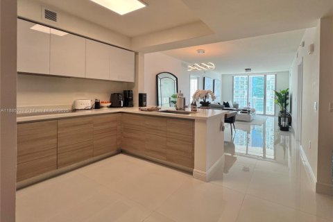 Condo in Sunny Isles Beach, Florida, 3 bedrooms  № 1941886 - photo 13