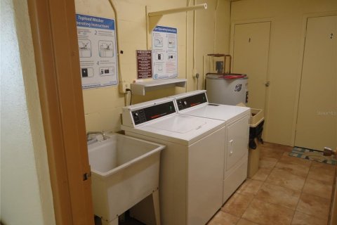 Condo in Saint Petersburg, Florida, 1 bedroom № 2396003 - photo 9