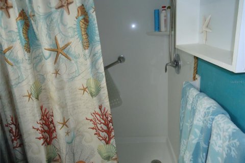 Condo in Saint Petersburg, Florida, 1 bedroom № 2396003 - photo 4