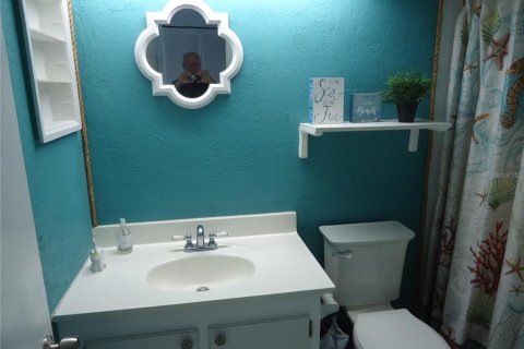 Condo in Saint Petersburg, Florida, 1 bedroom № 2396003 - photo 5