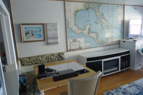 Condo in Saint Petersburg, Florida, 1 bedroom № 2396003 - photo 6