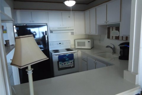 Condo in Saint Petersburg, Florida, 1 bedroom № 2396003 - photo 3