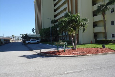 Condo in Saint Petersburg, Florida, 1 bedroom  № 2396003