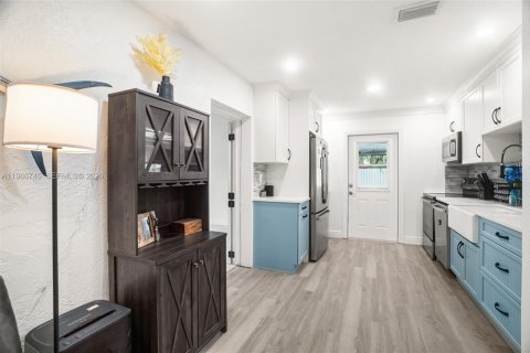 House in Pompano Beach, Florida 2 bedrooms, 103.77 sq.m. № 2048424 - photo 7