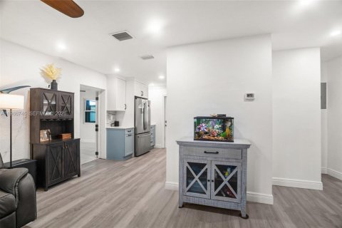 House in Pompano Beach, Florida 2 bedrooms, 103.77 sq.m. № 2048424 - photo 6