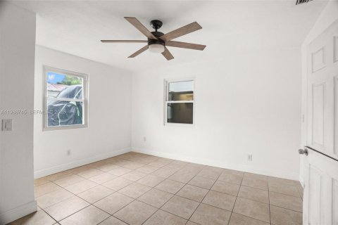 House in Pompano Beach, Florida 2 bedrooms, 103.77 sq.m. № 2048424 - photo 11