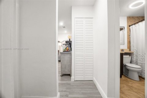 House in Pompano Beach, Florida 2 bedrooms, 103.77 sq.m. № 2048424 - photo 15