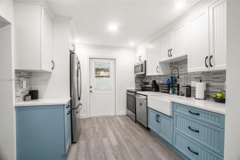 House in Pompano Beach, Florida 2 bedrooms, 103.77 sq.m. № 2048424 - photo 8