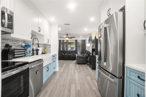 House in Pompano Beach, Florida 2 bedrooms, 103.77 sq.m. № 2048424 - photo 9