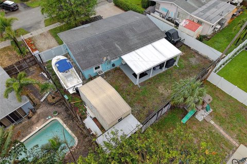 House in Pompano Beach, Florida 2 bedrooms, 103.77 sq.m. № 2048424 - photo 29