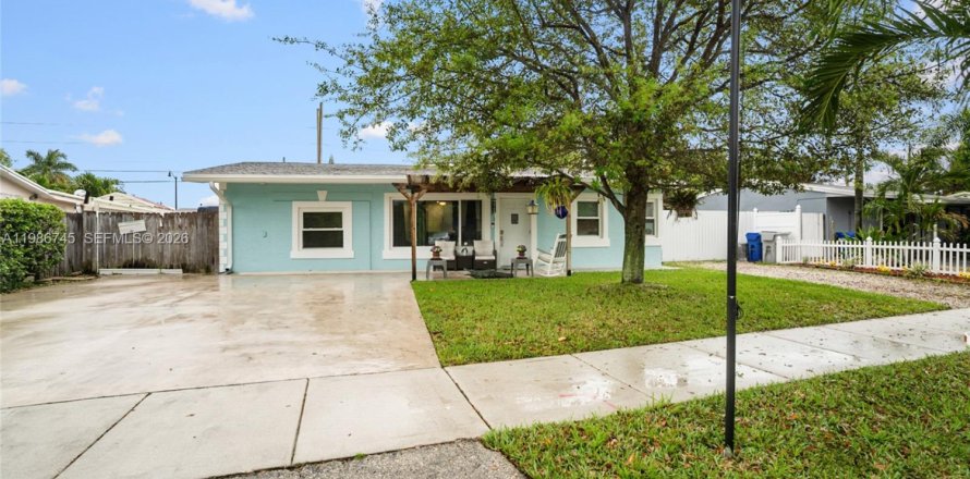 House in Pompano Beach, Florida 2 bedrooms, 103.77 sq.m. № 2048424