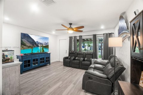 House in Pompano Beach, Florida 2 bedrooms, 103.77 sq.m. № 2048424 - photo 4