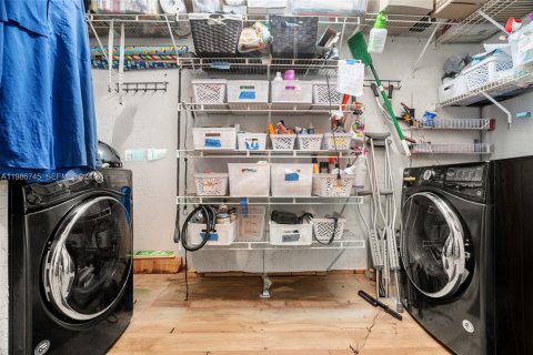 House in Pompano Beach, Florida 2 bedrooms, 103.77 sq.m. № 2048424 - photo 14