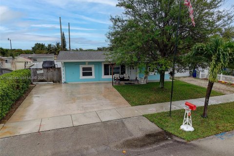 House in Pompano Beach, Florida 2 bedrooms, 103.77 sq.m. № 2048424 - photo 24