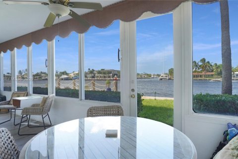 Copropriété à vendre à Pompano Beach, Floride: 1 chambre, 78.97 m2 № 2436113 - photo 2