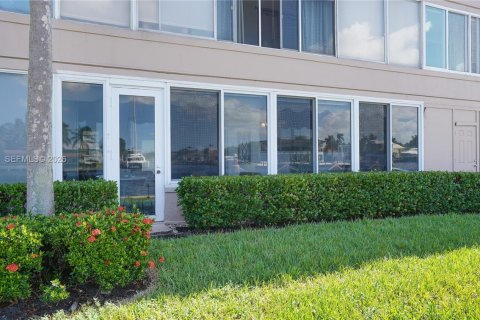 Copropriété à vendre à Pompano Beach, Floride: 1 chambre, 78.97 m2 № 2436113 - photo 9