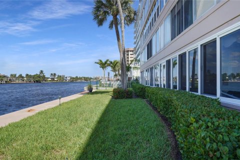 Copropriété à vendre à Pompano Beach, Floride: 1 chambre, 78.97 m2 № 2436113 - photo 8