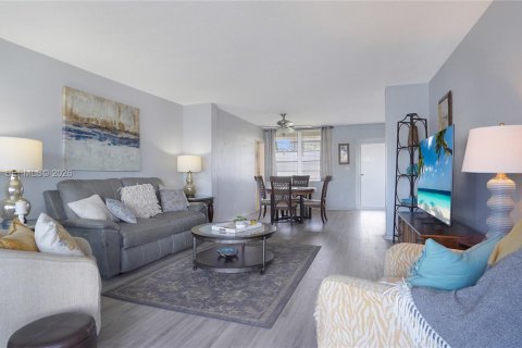 Copropriété à vendre à Pompano Beach, Floride: 1 chambre, 78.97 m2 № 2436113 - photo 15