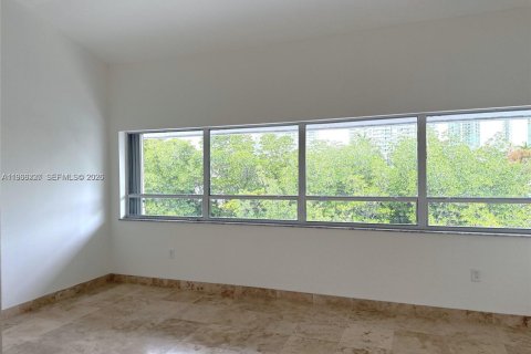 Купить таунхаус в Санни-Айлс-Бич, Флорида 3 спальни, 210.42м2, № 2028090 - фото 23