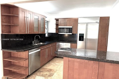 Купить таунхаус в Санни-Айлс-Бич, Флорида 3 спальни, 210.42м2, № 2028090 - фото 14