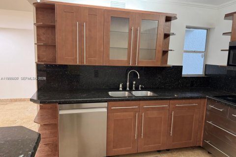 Купить таунхаус в Санни-Айлс-Бич, Флорида 3 спальни, 210.42м2, № 2028090 - фото 13