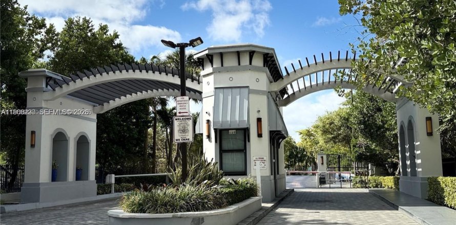 Таунхаус в Санни-Айлс-Бич, Флорида 3 спальни, 210.42м2 № 2028090