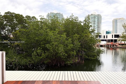 Купить таунхаус в Санни-Айлс-Бич, Флорида 3 спальни, 210.42м2, № 2028090 - фото 15