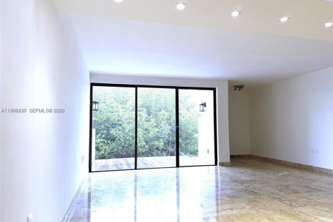 Купить таунхаус в Санни-Айлс-Бич, Флорида 3 спальни, 210.42м2, № 2028090 - фото 8