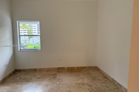 Купить таунхаус в Санни-Айлс-Бич, Флорида 3 спальни, 210.42м2, № 2028090 - фото 28