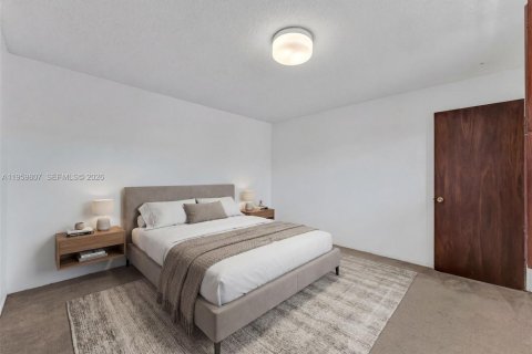 Condominio en venta en Miami, Florida, 1 dormitorio, 75.16 m2 № 2020002 - foto 3