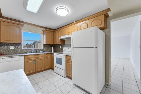 Condominio en venta en Miami, Florida, 1 dormitorio, 75.16 m2 № 2020002 - foto 15