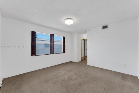 Condominio en venta en Miami, Florida, 1 dormitorio, 75.16 m2 № 2020002 - foto 18