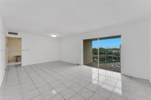 Condominio en venta en Miami, Florida, 1 dormitorio, 75.16 m2 № 2020002 - foto 9