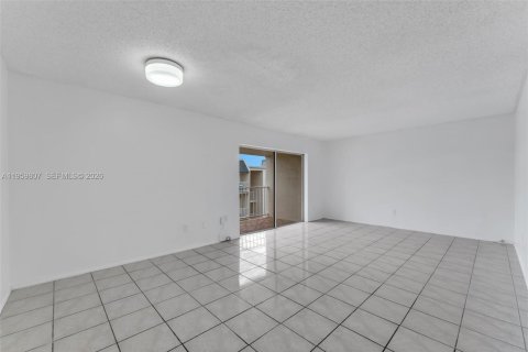 Condominio en venta en Miami, Florida, 1 dormitorio, 75.16 m2 № 2020002 - foto 8