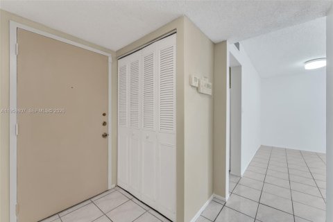 Condominio en venta en Miami, Florida, 1 dormitorio, 75.16 m2 № 2020002 - foto 5