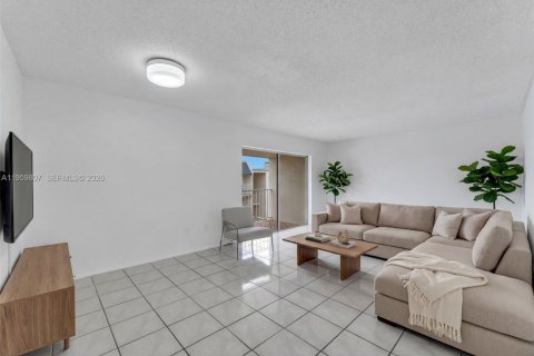Condominio en venta en Miami, Florida, 1 dormitorio, 75.16 m2 № 2020002 - foto 7