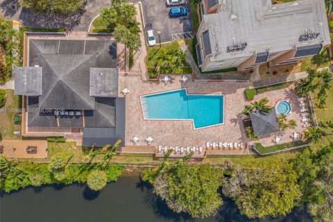 Condominio en venta en Miami, Florida, 1 dormitorio, 75.16 m2 № 2020002 - foto 22