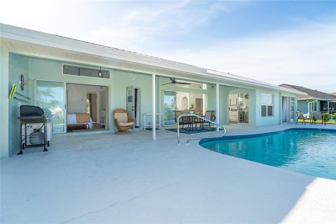 House in Rotonda, Florida 3 bedrooms, 152.73 sq.m. № 1827324 - photo 20