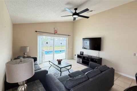 Villa ou maison à vendre à Kissimmee, Floride: 4 chambres, 183.48 m2 № 2099262 - photo 11