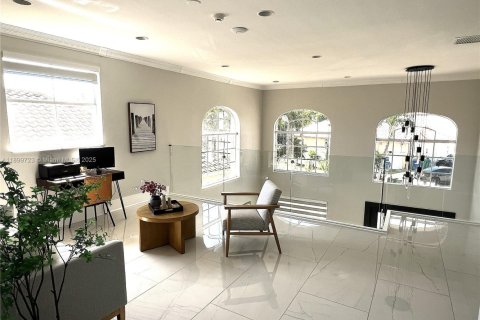 House in Miami, Florida 5 bedrooms, 297.47 sq.m. № 1953302 - photo 7