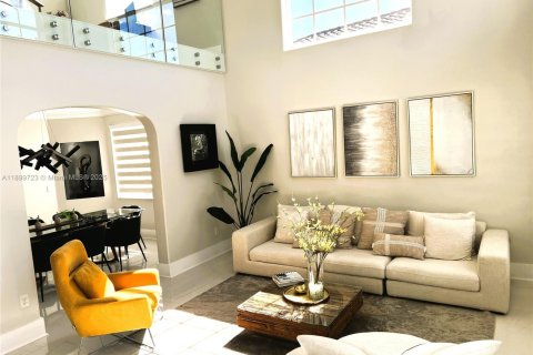 House in Miami, Florida 5 bedrooms, 297.47 sq.m. № 1953302 - photo 2