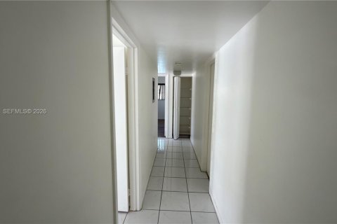 Copropriété à louer à Miami, Floride: 3 chambres, 98.94 m2 № 2046061 - photo 4