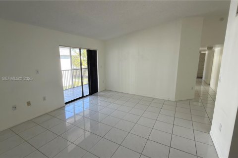 Copropriété à louer à Miami, Floride: 3 chambres, 98.94 m2 № 2046061 - photo 2