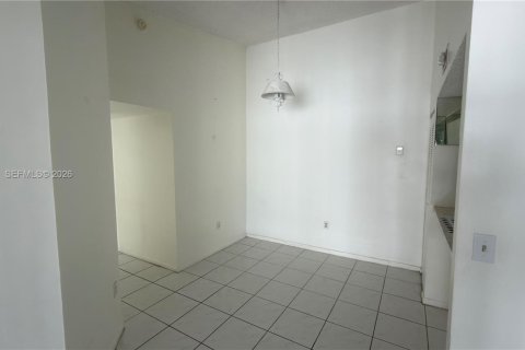 Copropriété à louer à Miami, Floride: 3 chambres, 98.94 m2 № 2046061 - photo 3