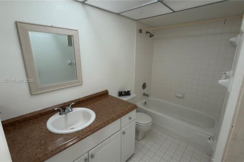 Copropriété à louer à Miami, Floride: 3 chambres, 98.94 m2 № 2046061 - photo 6