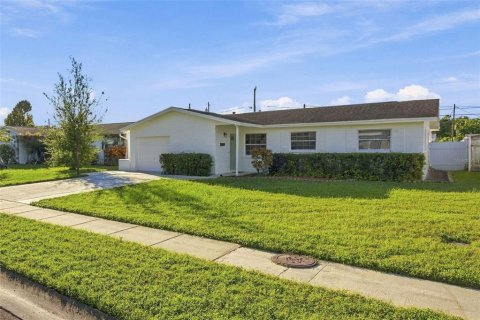 Villa ou maison à vendre à Pinellas Park, Floride: 4 chambres, 176.24 m2 № 2430447 - photo 2