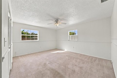 Villa ou maison à vendre à Pinellas Park, Floride: 4 chambres, 176.24 m2 № 2430447 - photo 17